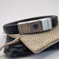 Leather bracelet with heart ashes clasp